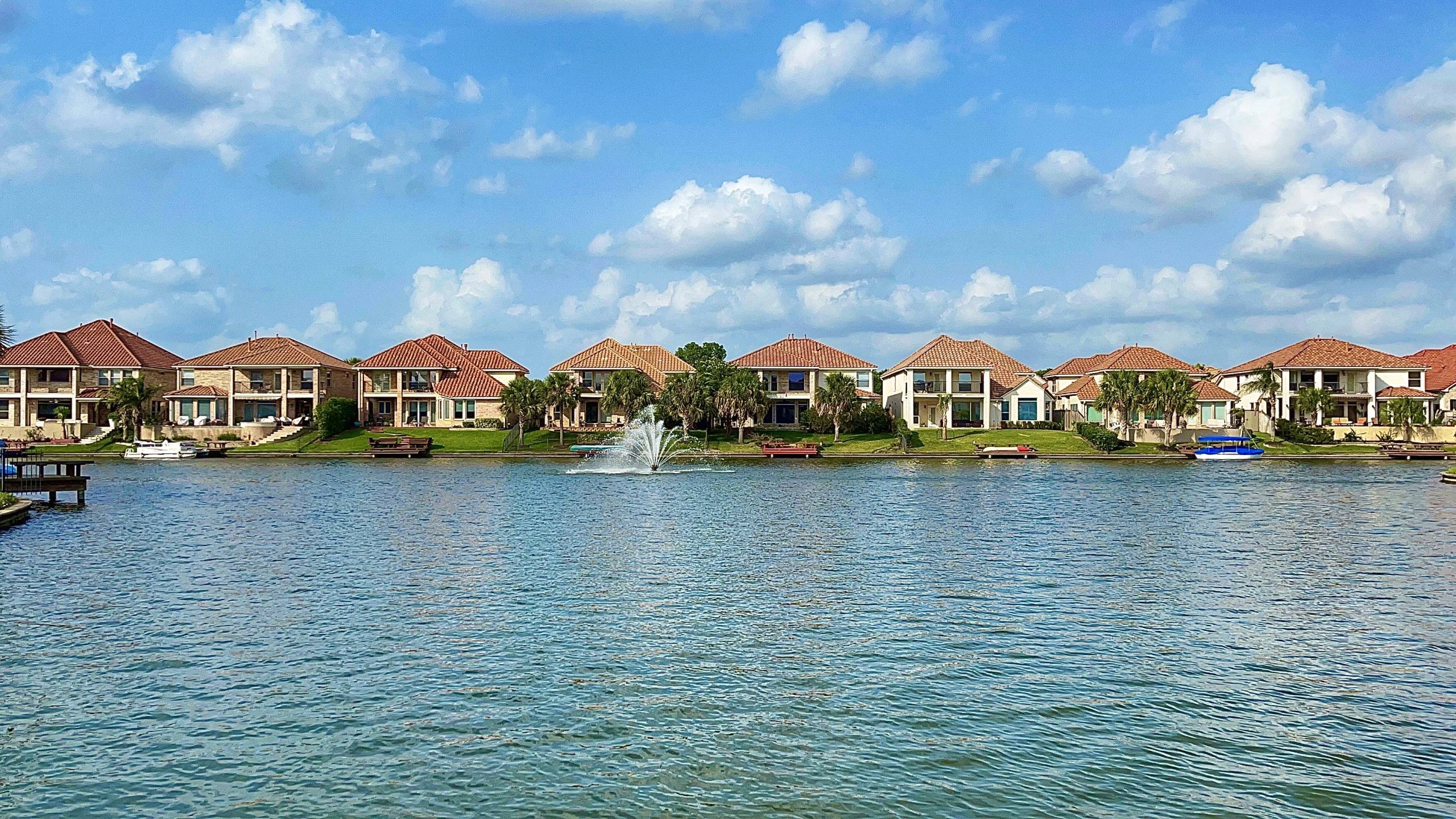 Luxury waterfront homes in Florida along a saltwater cost struggling to get fresh drinking water.